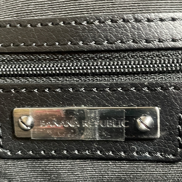 Banana Republic Messenger Bag Navy Blue Durable Nylon Adjustable Strap Laptop - Picture 6 of 11